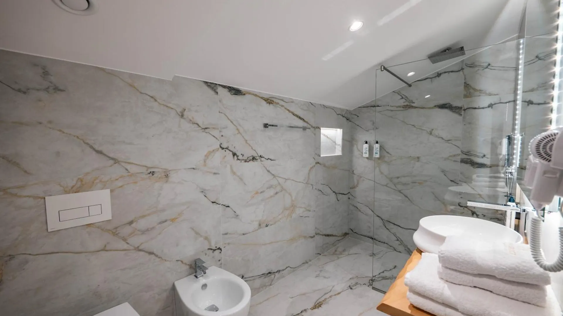 Mae Select Hotel Sarandë