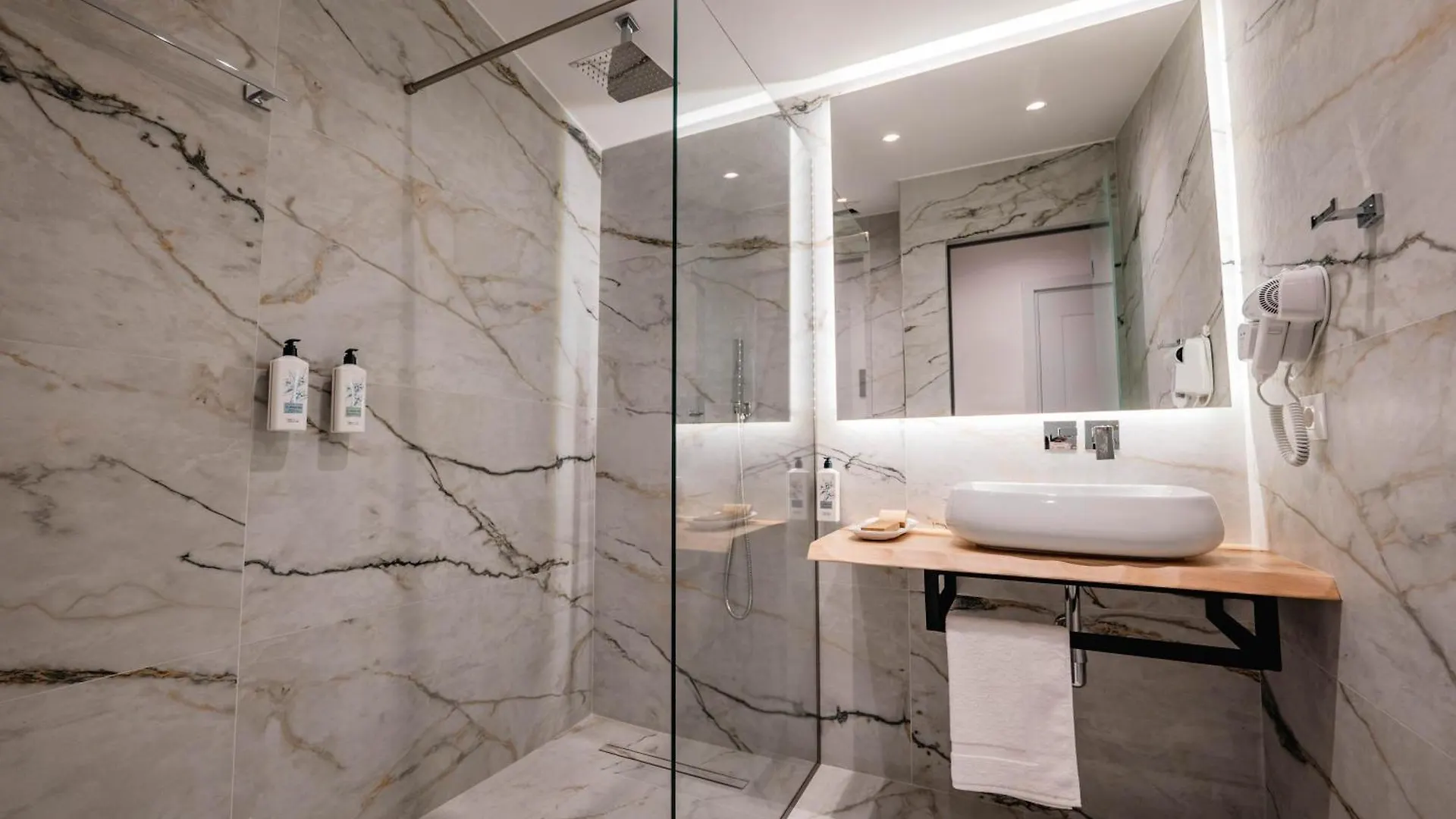 Mae Select Hotel Sarandë