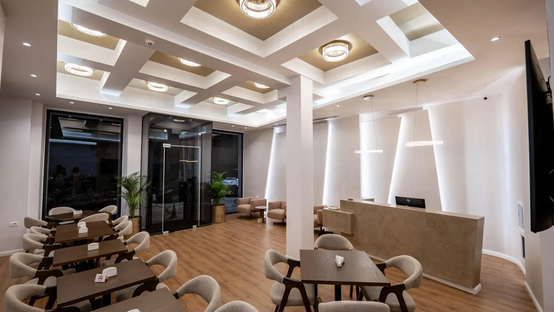 Mae Select Hotel Sarandë 4*,  Albanië