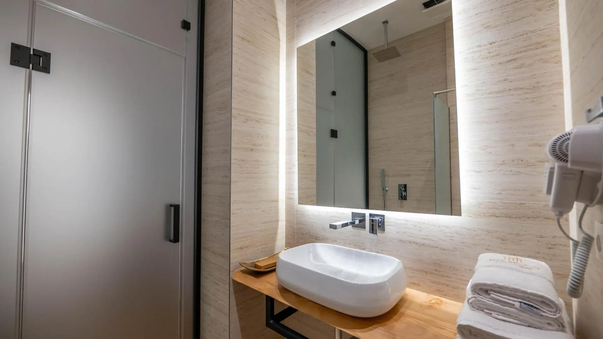 Mae Select Hotel Sarandë